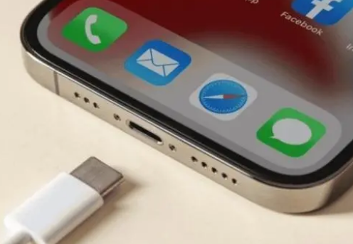 利川苹果15维修分享iPhone15改USB-C接口后能和安卓用户互借充电器吗 